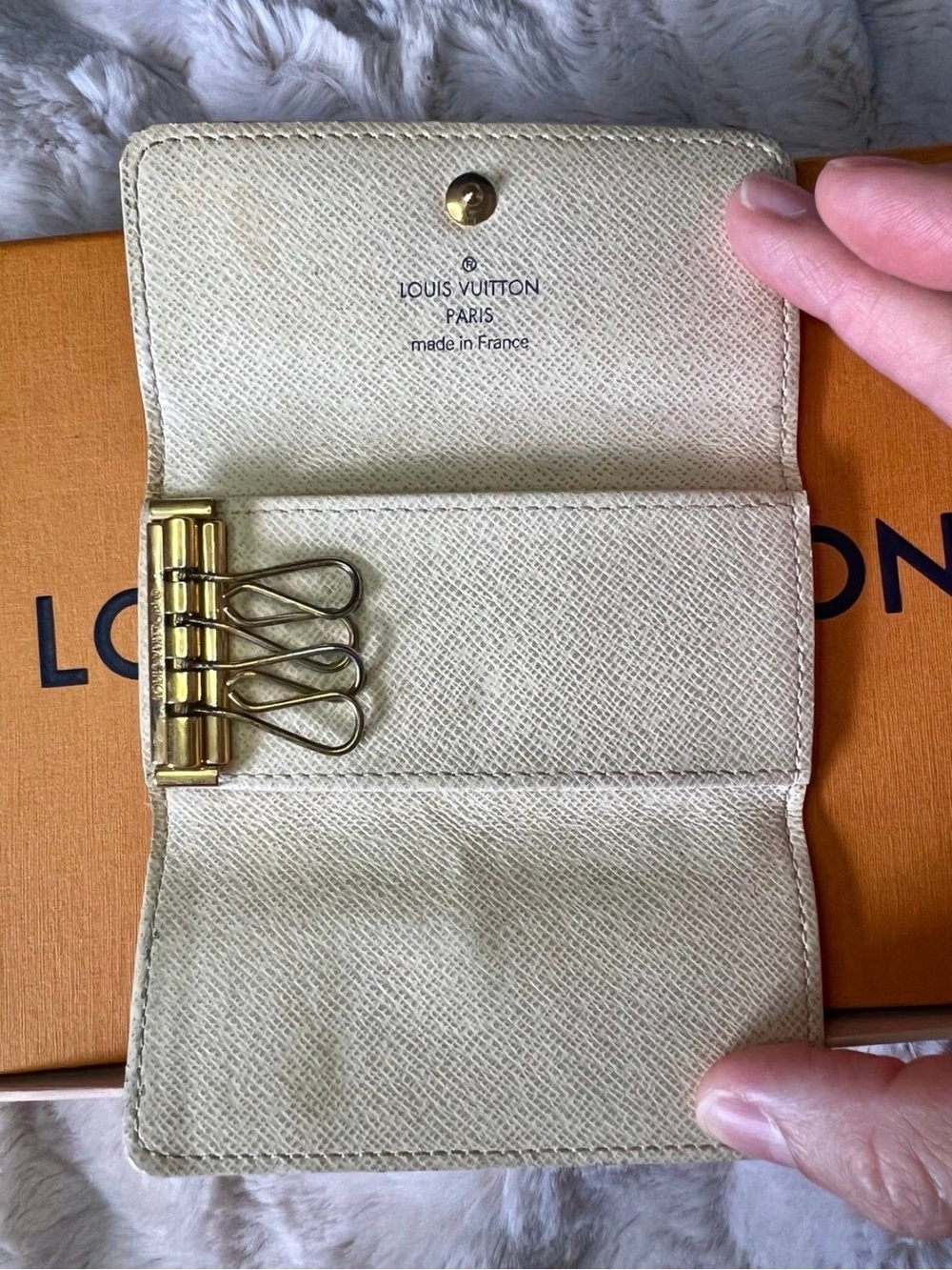 Louis Vuitton Damier Azur Key Holder - Picture 6 of 7